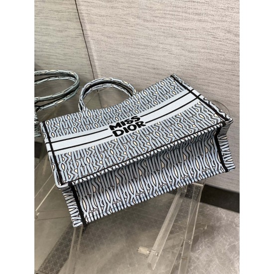 Tote book