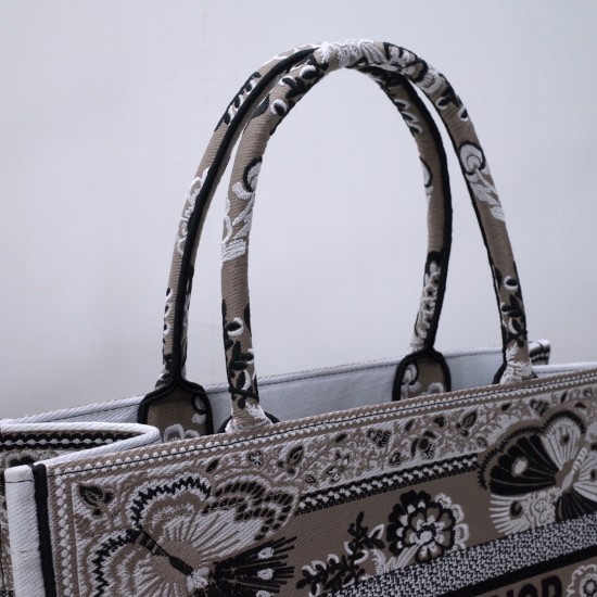 Tote book