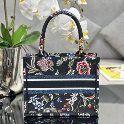 Tote book