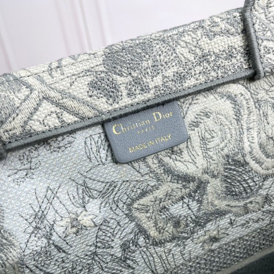 Tote book
