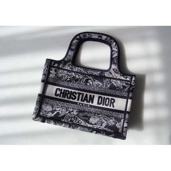 Tote book
