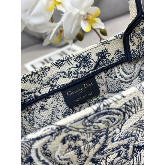 Tote book