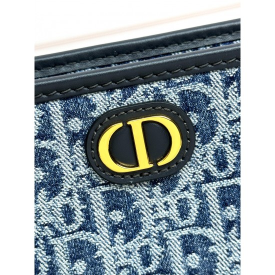 Tote book