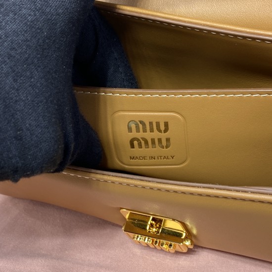 Baguette Chain Bag