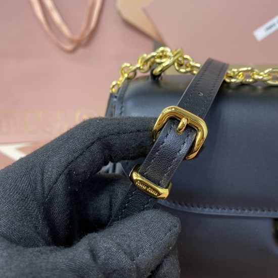Baguette Chain Bag