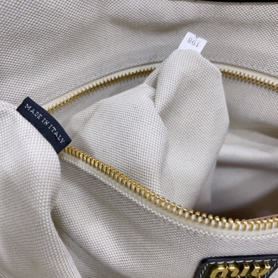 tote